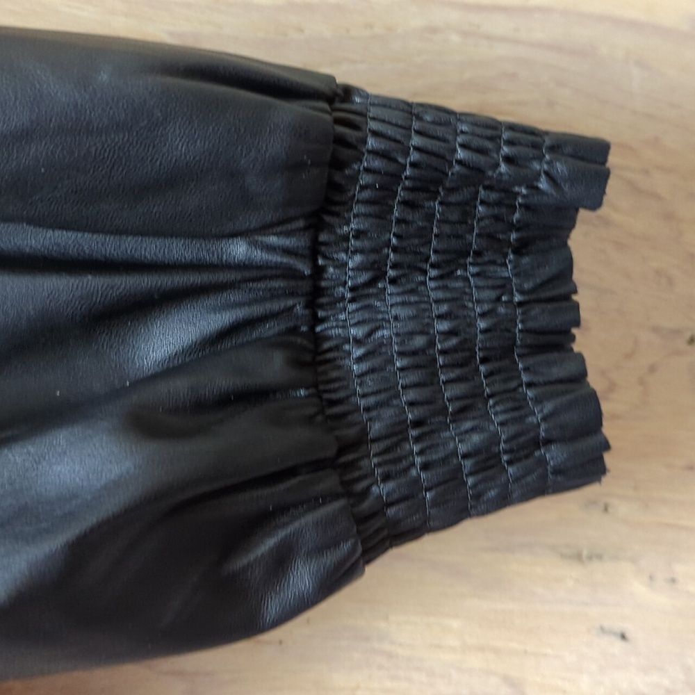 7 FOR ALL MANKIND Faux Leather Blouson Sleeve Crop Top in Black Size Small - Picture 4 of 11